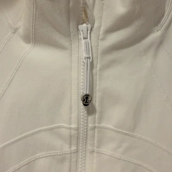 Lululemon Define Oversized Jacket in White - Picture 3 of 8